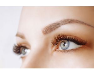 Erősebb, egészségesebb pillák minden nap – ismerd meg a Benton Honest Eyelash Serum titkát!